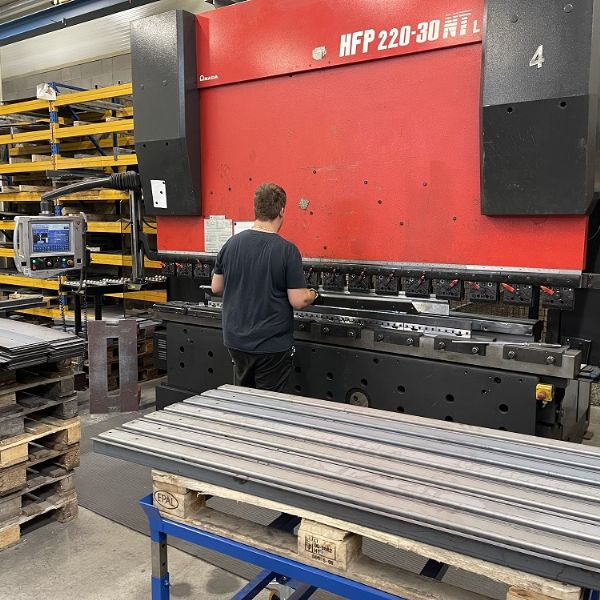 CNC hydraulický ohraňovací lis AMADA HFP-220.3-L